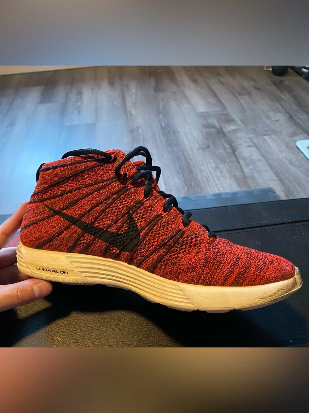 Nike Lunar Flyknit Chukka Men’s Size 9/Women’s Size 10.5